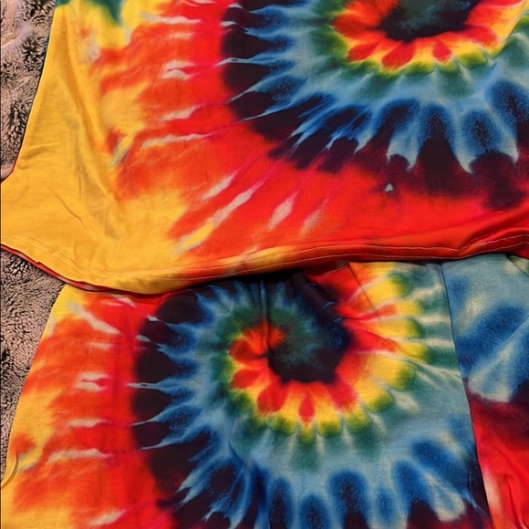NWOT Women’s Two Piece Shorts and Short Sleeve Shirt Tie Dye Set - Picture 6 of 8